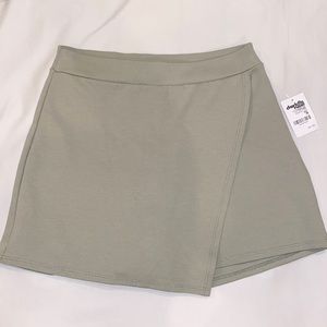 Light green skort— NEW